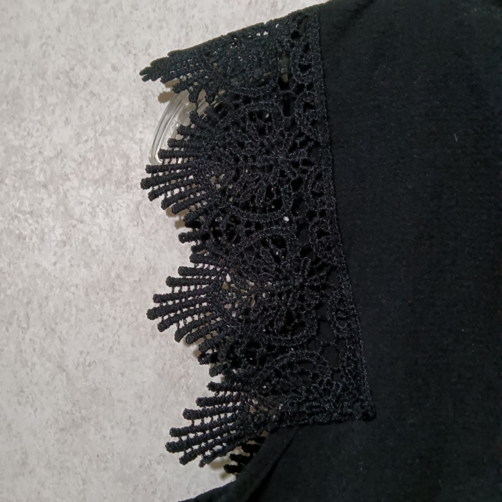 Elegant Black Lace Sleeve Top - Picture 6 of 8